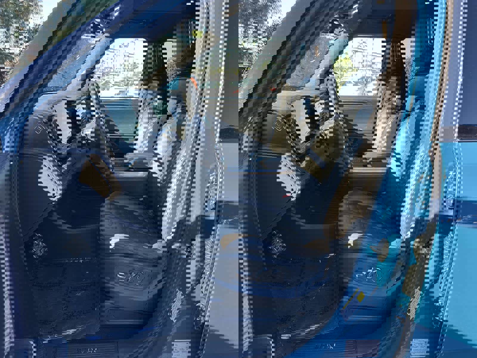 Used 2023 Rivian R1S Adventure image 11