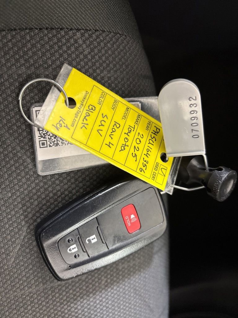 Used 2025 Toyota RAV4 XLE image 30