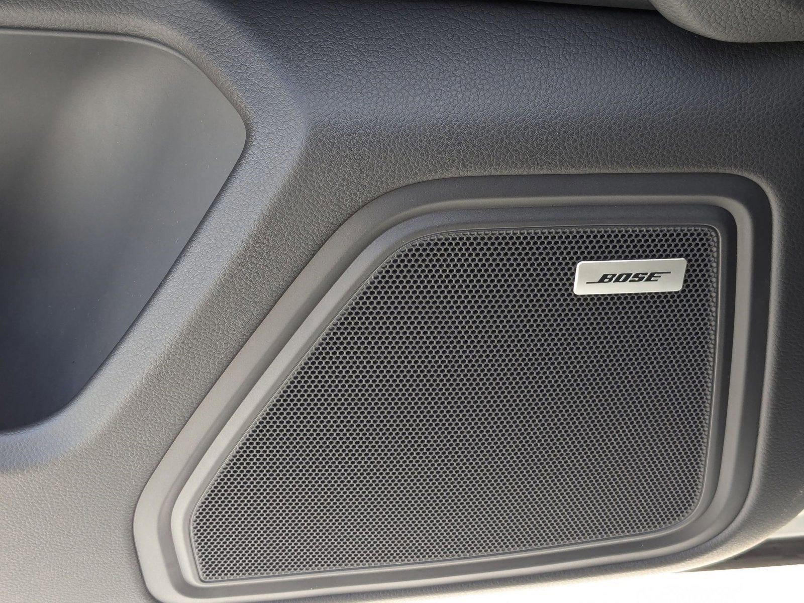 Certified 2025 Porsche Macan image 15