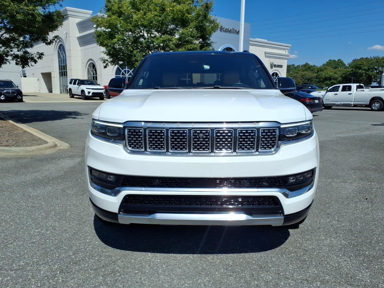 Used 2023 Jeep Grand Wagoneer Series III AWD/4WD image 15