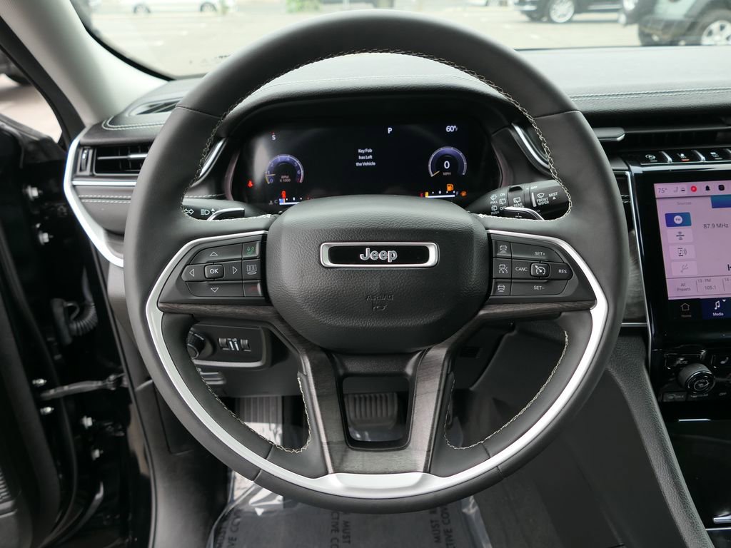 Used 2023 Jeep Grand Cherokee Limited w/ Luxury Tech Group II RWD image 17