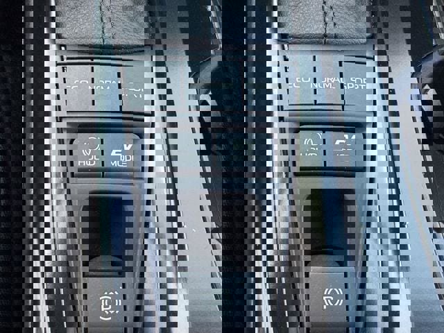 Used 2025 Toyota Camry SE image 21