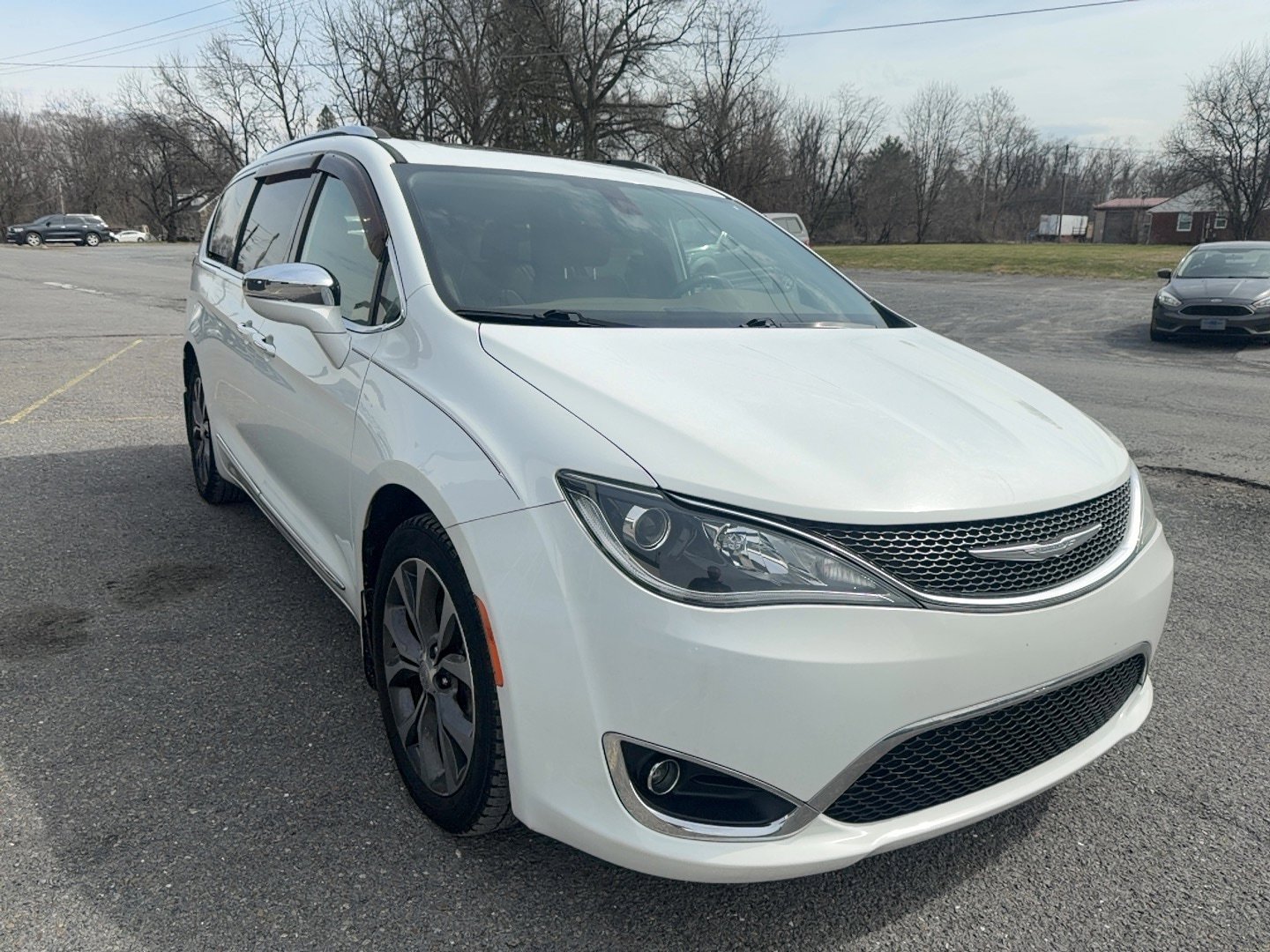 Used 2017 Chrysler Pacifica Limited w/ Tire & Wheel Group image 6