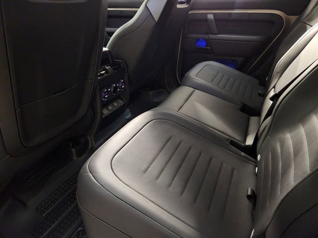 Used 2025 Land Rover Defender 110 image 28