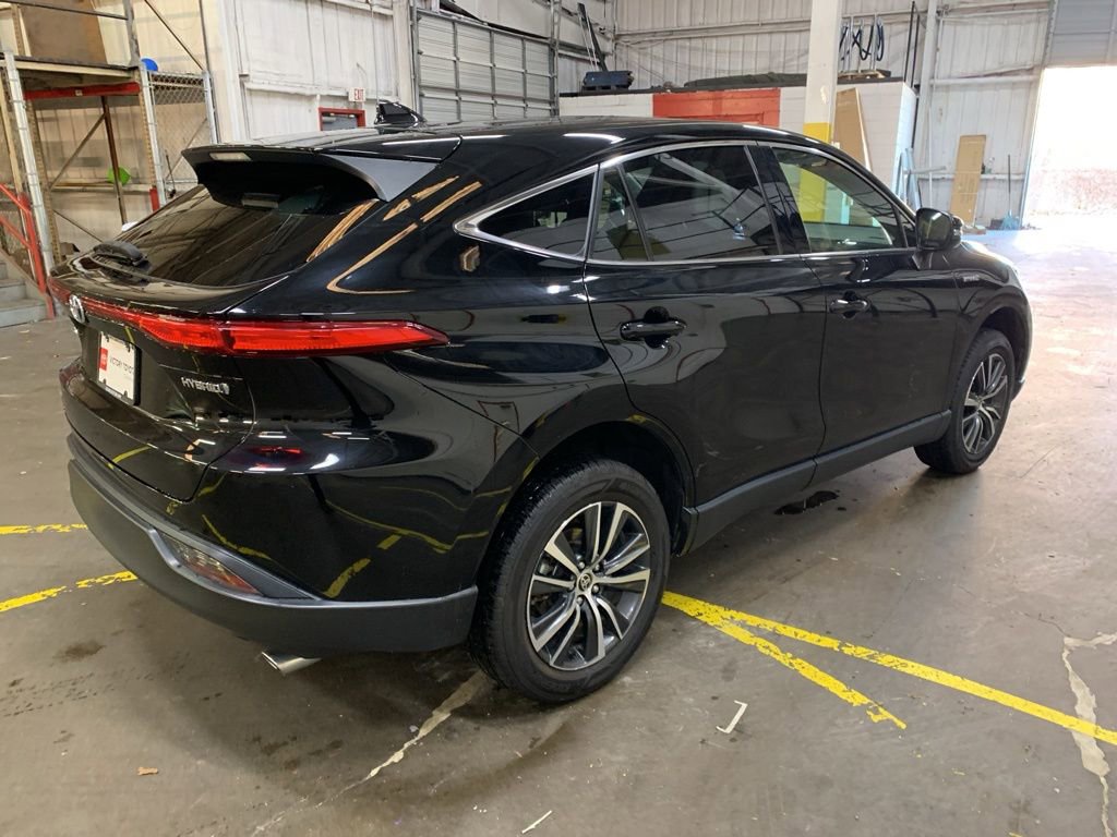 Used 2021 Toyota Venza LE image 6