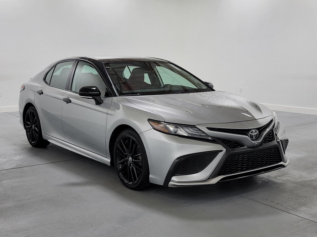 Used 2022 Toyota Camry XSE w/ Navigation Package FWD image 2