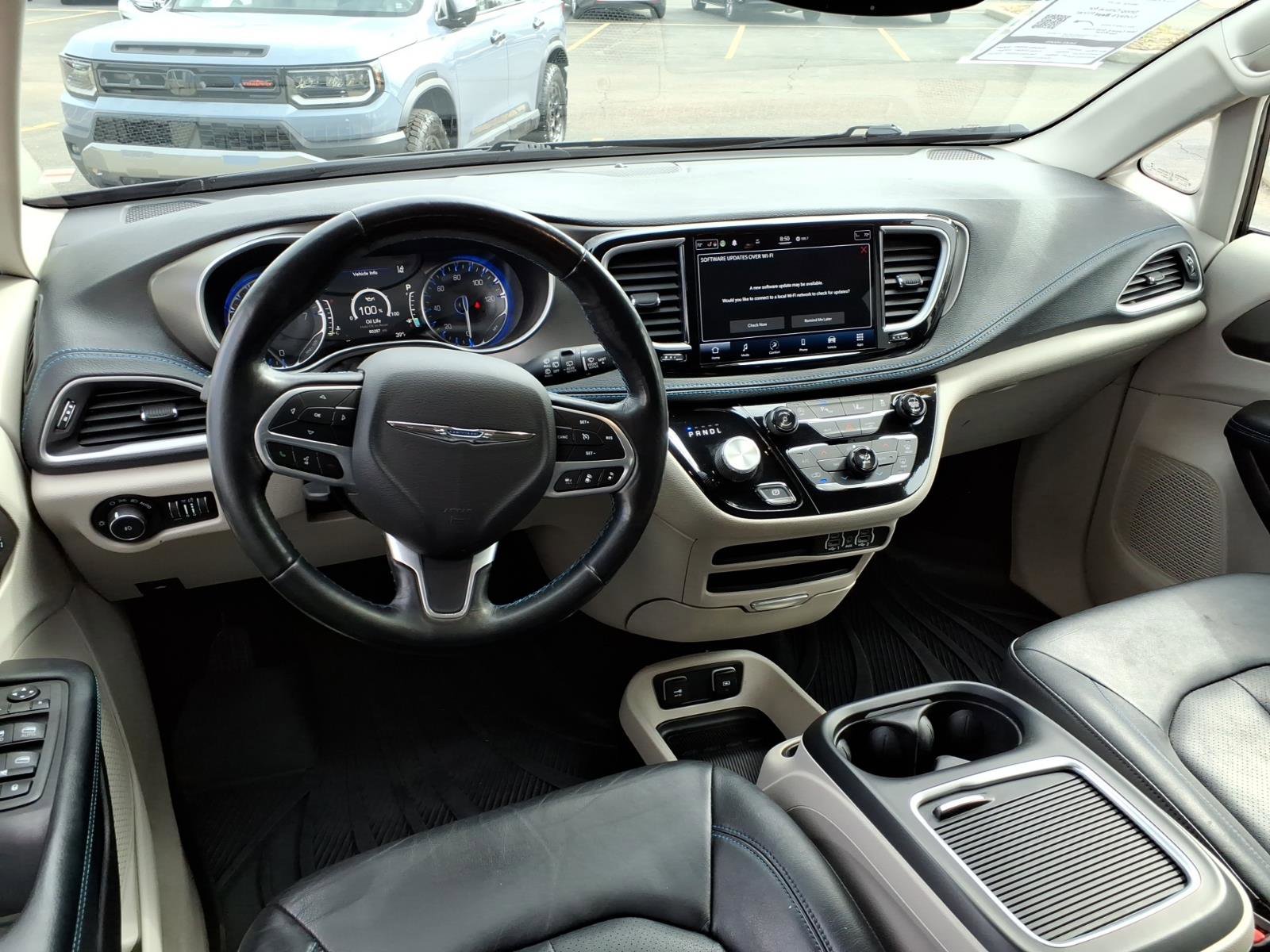 Used 2021 Chrysler Pacifica Touring-L image 5
