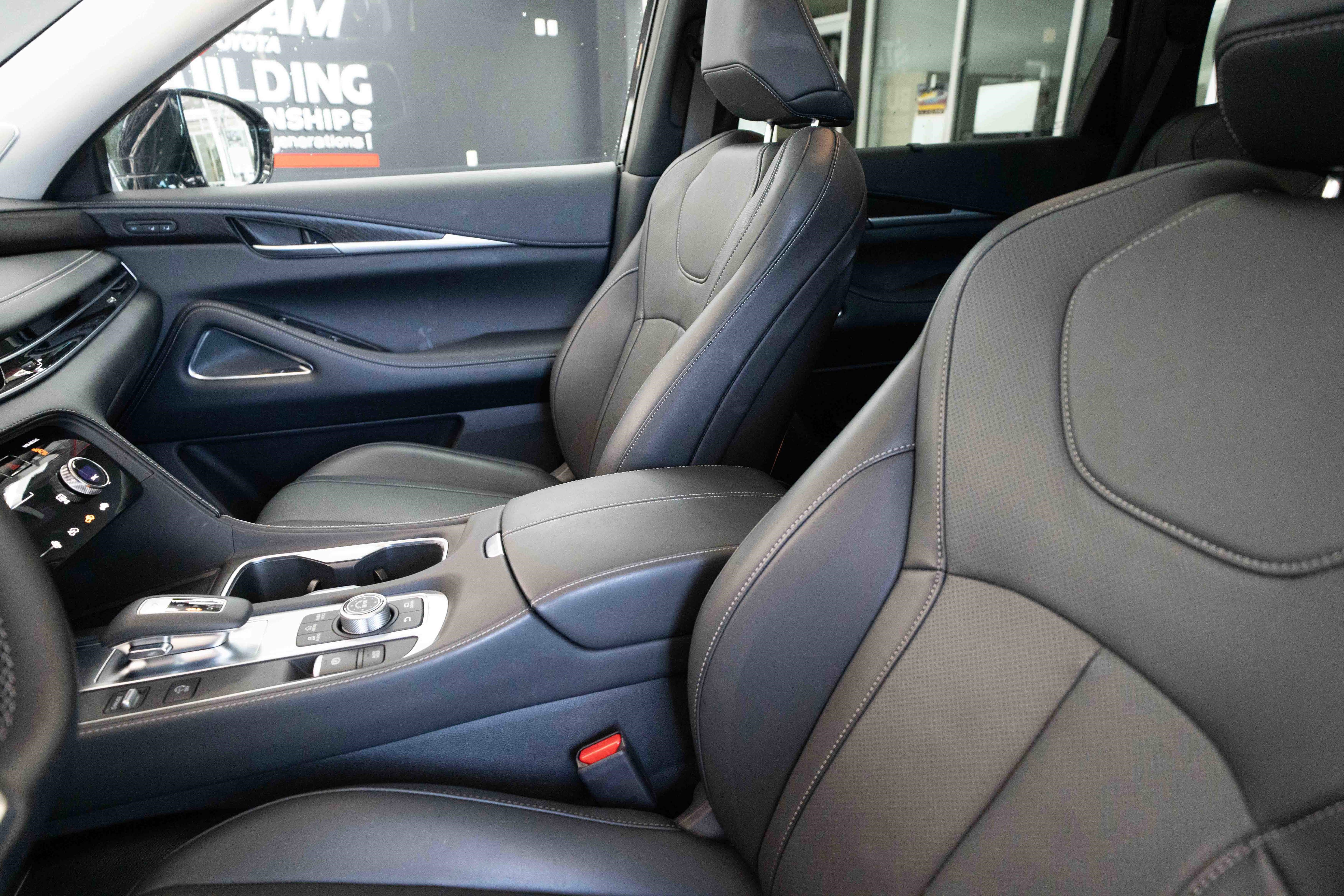 Used 2025 INFINITI QX60 Sensory w/ Vision Package image 10