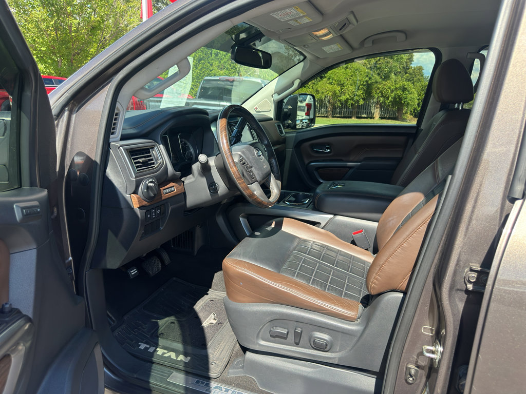Used 2018 Nissan Titan Platinum Reserve w/ Platinum Utility Package image 10