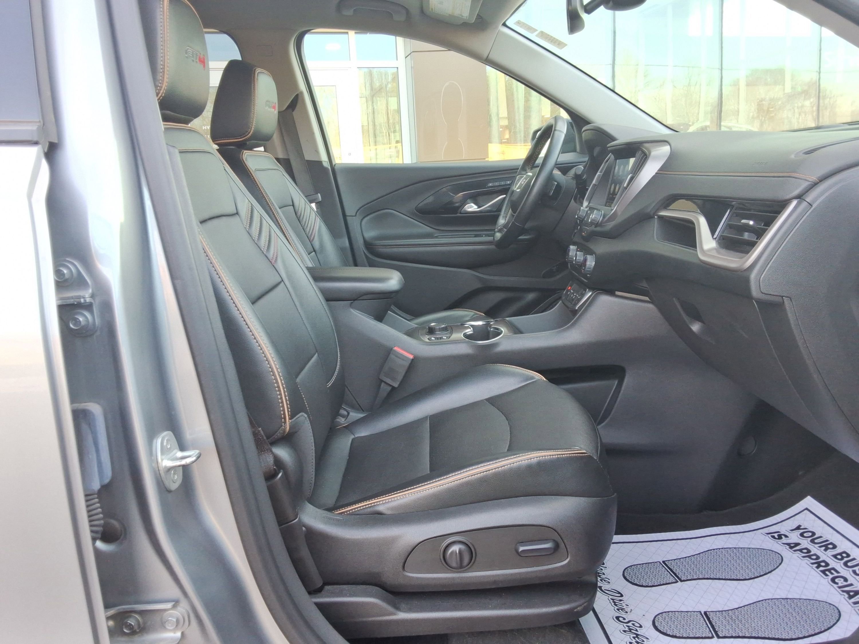 Used 2023 GMC Terrain AT4 image 32