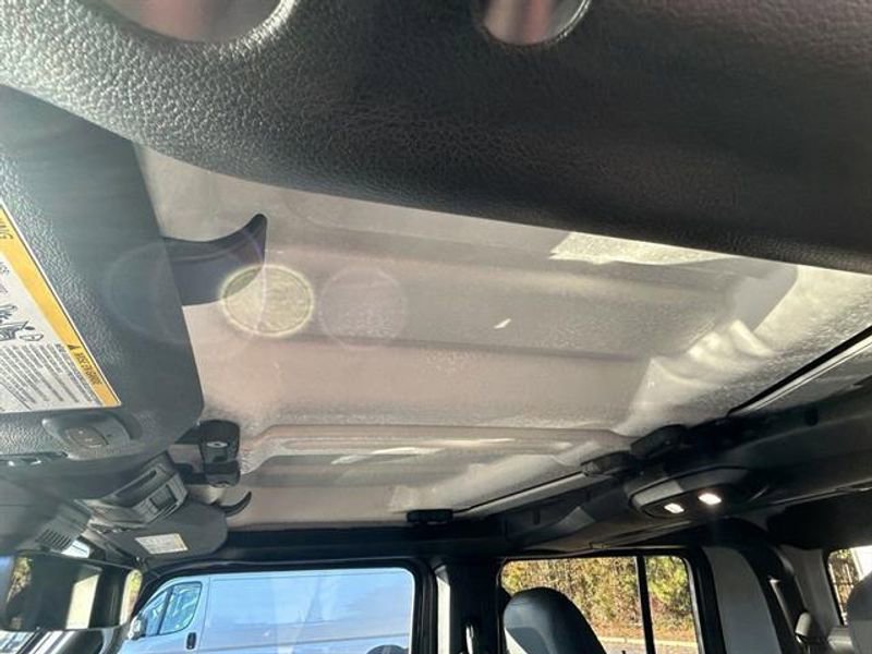 New 2025 Jeep Gladiator Sport image 23