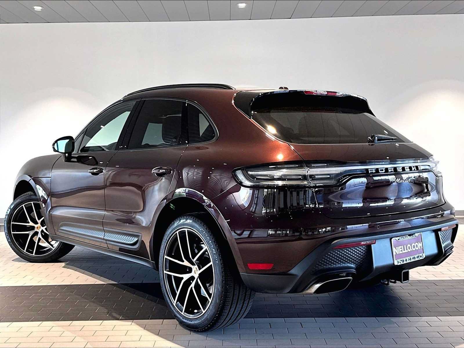 Used 2024 Porsche Macan AWD/4WD image 3