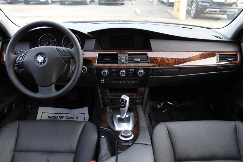 Used 2008 BMW 528xi Sedan image 15