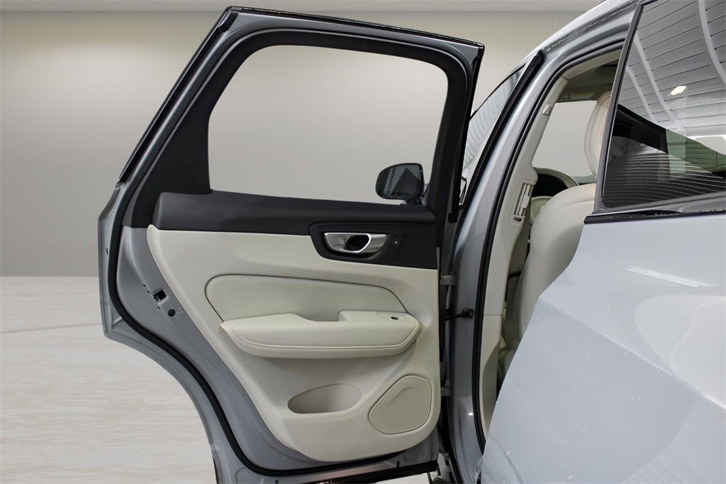 Certified 2025 Volvo XC60 T8 Ultra w/ Protection Package Premier image 21