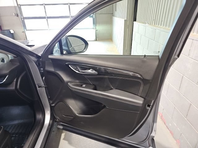 Used 2022 Buick Envision Essence w/ Safety Package FWD image 25