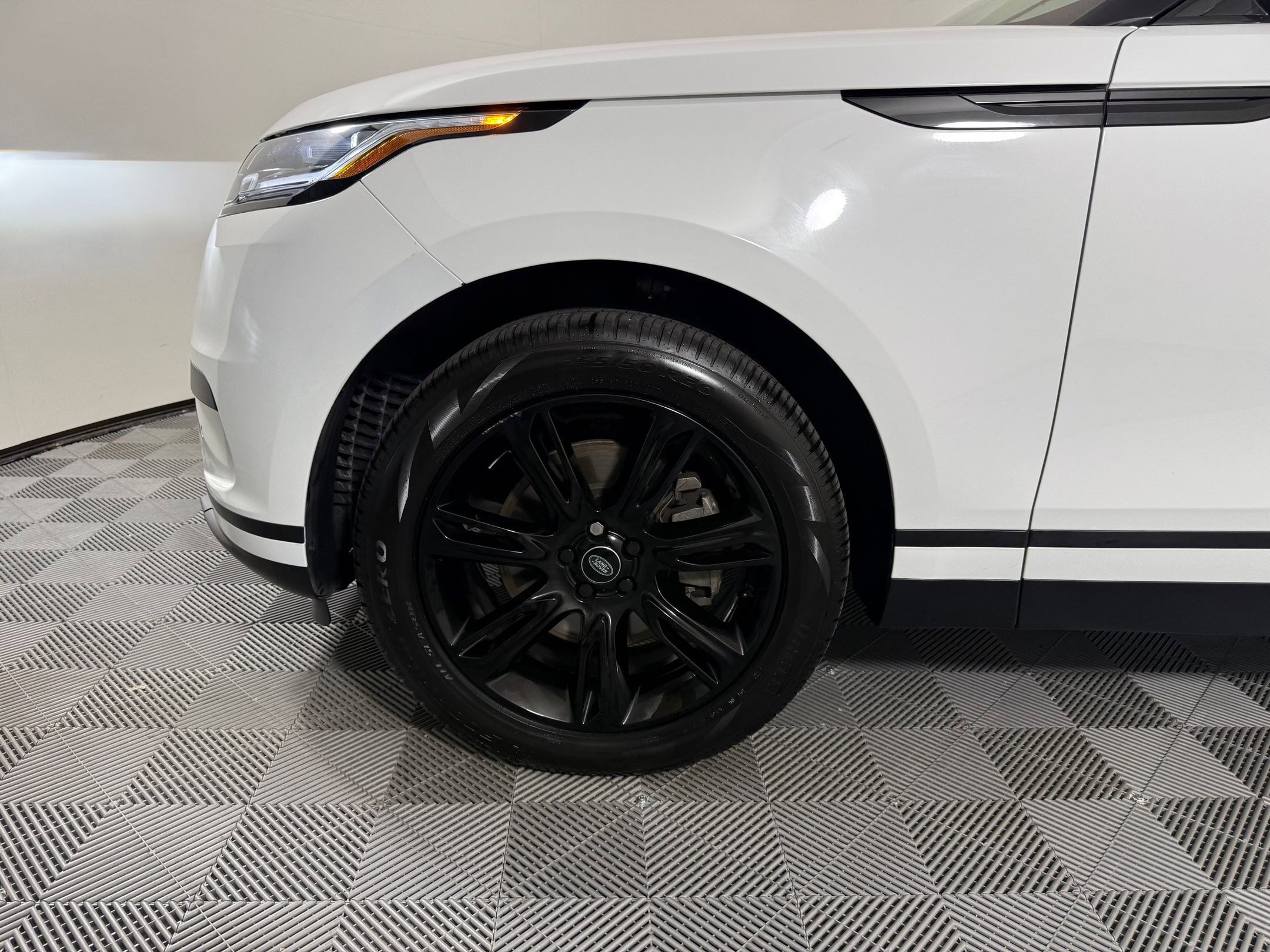 Used 2023 Land Rover Range Rover Velar S AWD/4WD image 13
