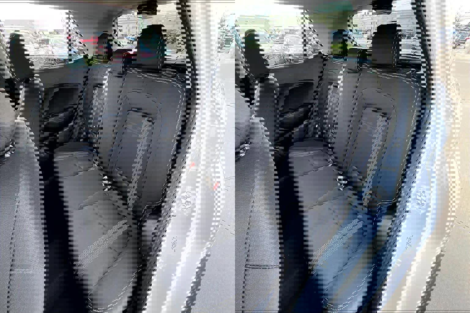 Used 2023 Hyundai Venue SEL image 19
