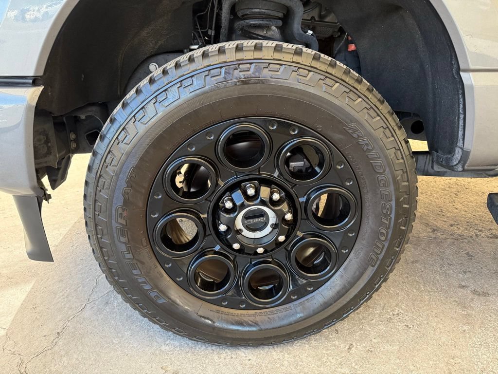 Used 2025 Ford F350 Lariat w/ Black Appearance Package AWD/4WD image 10