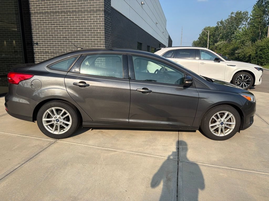 Used 2017 Ford Focus SE FWD image 4