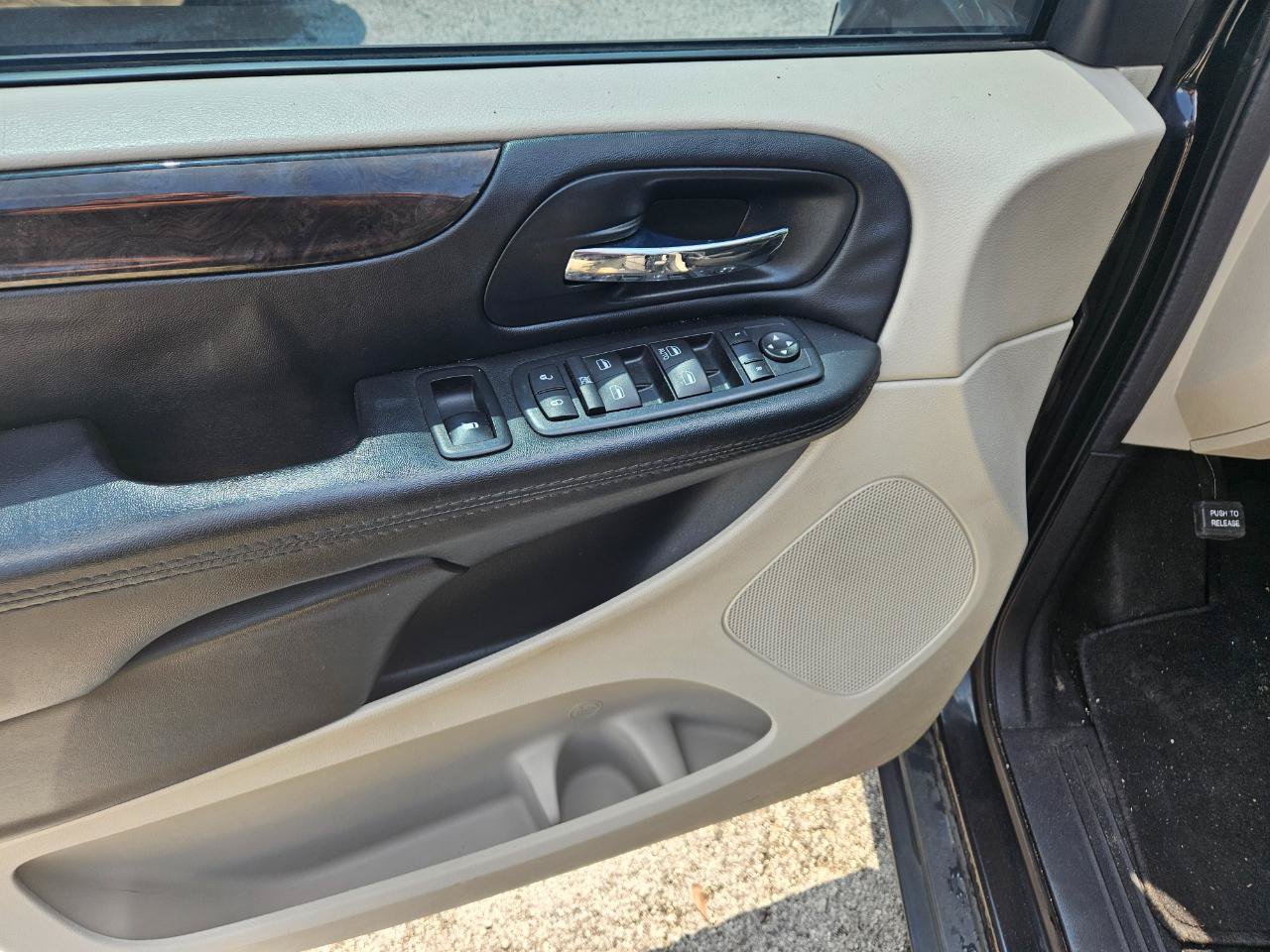 Used 2016 Dodge Grand Caravan SE w/ Quick Order Package 29E SE FWD image 10