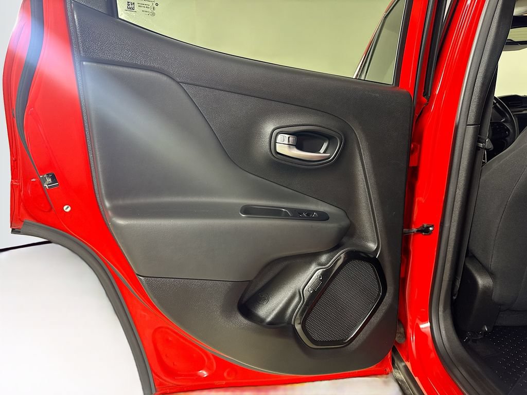 Used 2019 Jeep Renegade Altitude w/ Quick Order Package 2XM AWD/4WD image 21