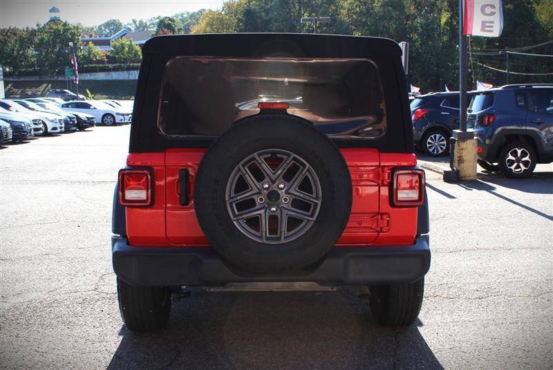 Used 2024 Jeep Wrangler Unlimited Sport AWD/4WD image 4