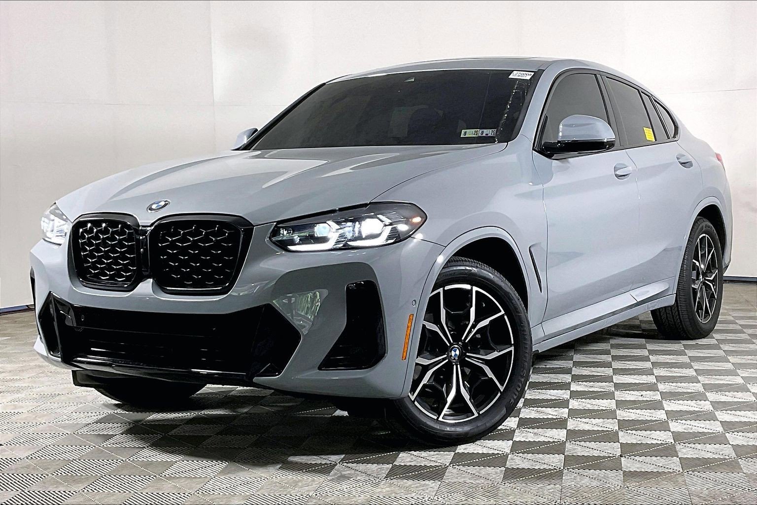 Certified 2025 BMW X4 xDrive30i w/ Premium Package AWD/4WD image 2