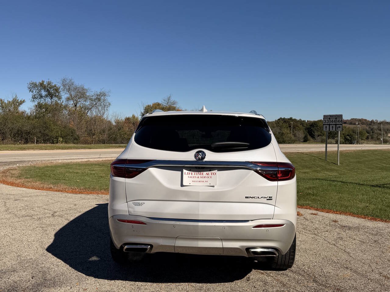Used 2019 Buick Enclave Avenir w/ Avenir Technology Package AWD/4WD image 4