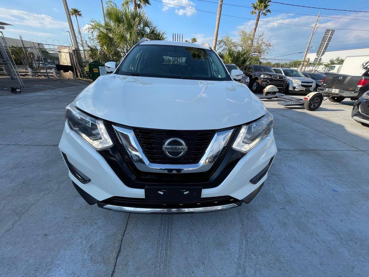 Used 2018 Nissan Rogue SV w/ Premium Package FWD image 1