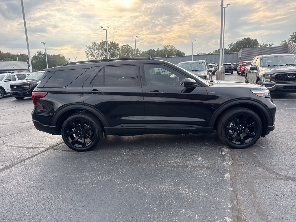 Used 2024 Ford Explorer ST-Line w/ Class IV Trailer Tow Package AWD/4WD image 6
