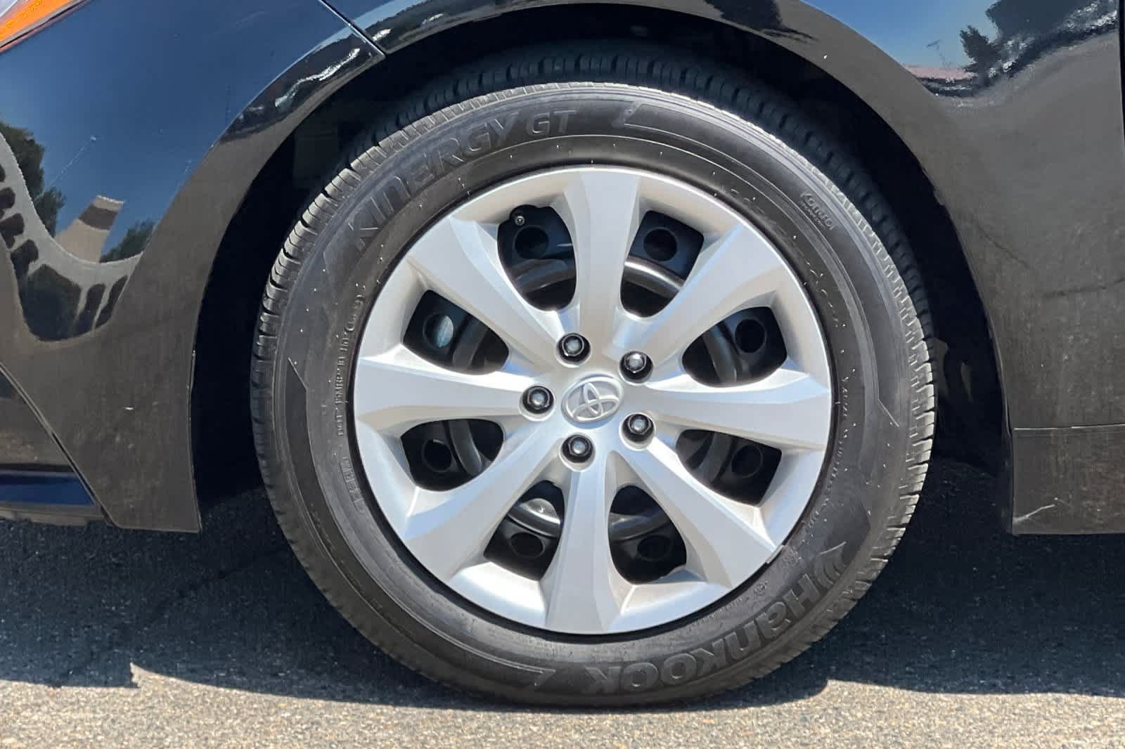 Certified 2025 Toyota Corolla LE FWD image 28