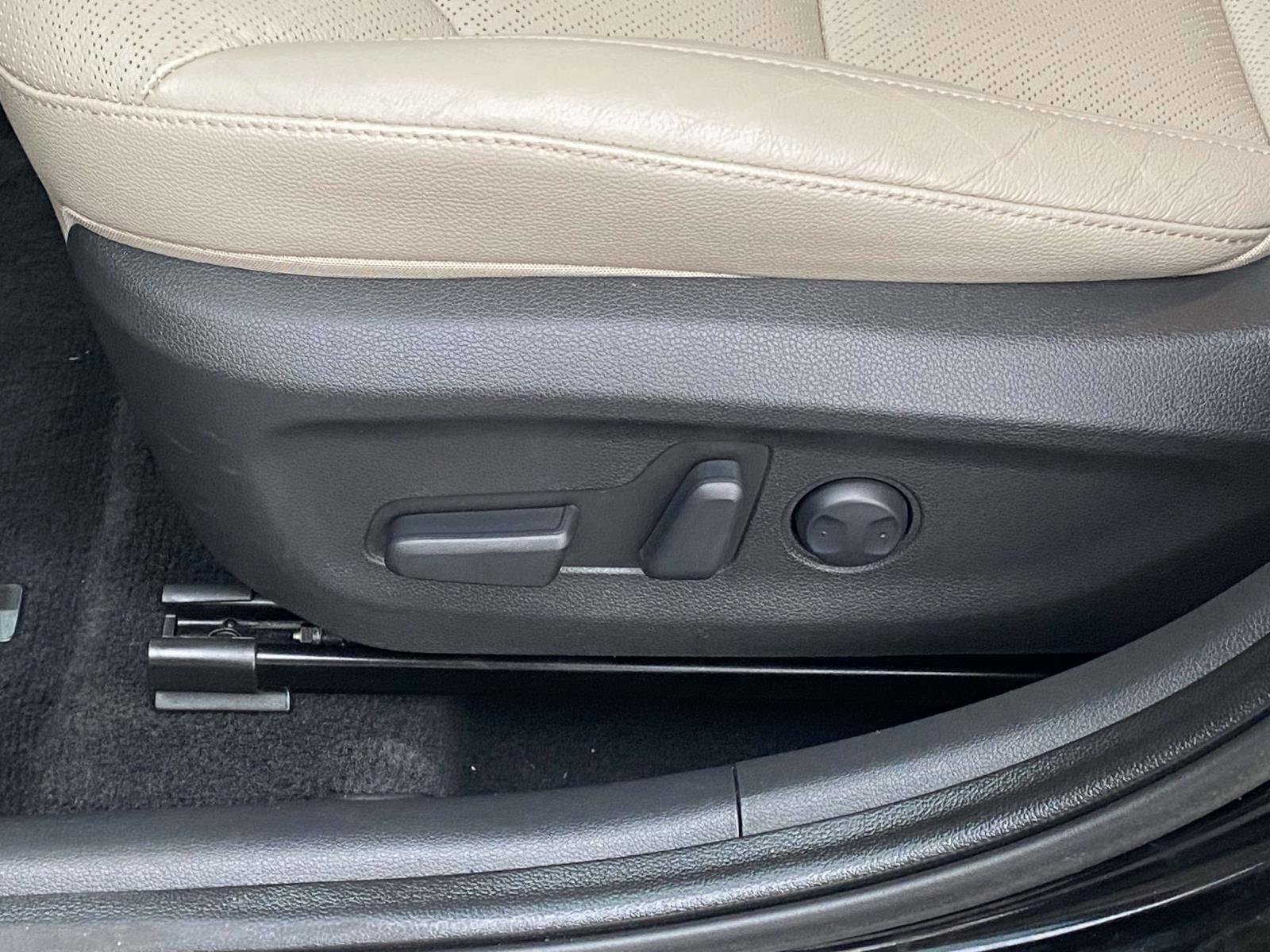 Used 2017 Hyundai Elantra Limited w/ Limited Ultimate Package 05 image 13