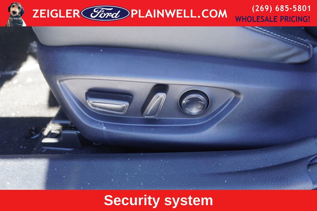 Used 2025 Toyota Camry SE image 13