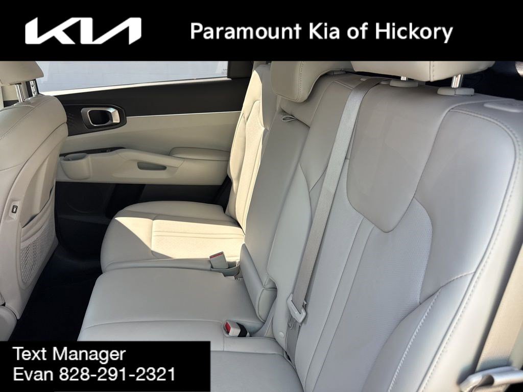 Used 2022 Kia Sorento S image 16
