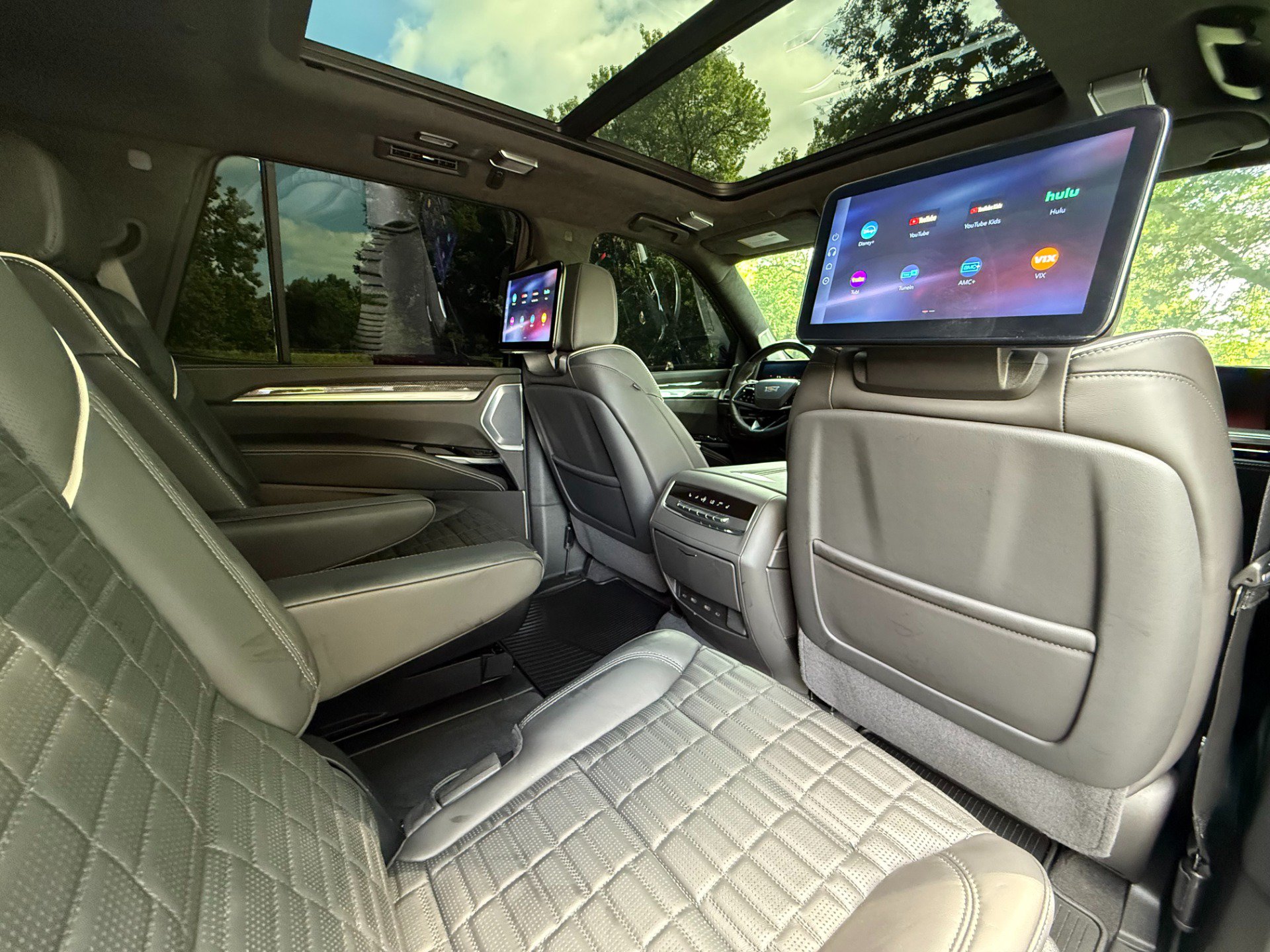 Used 2025 Cadillac Escalade V AWD/4WD image 32