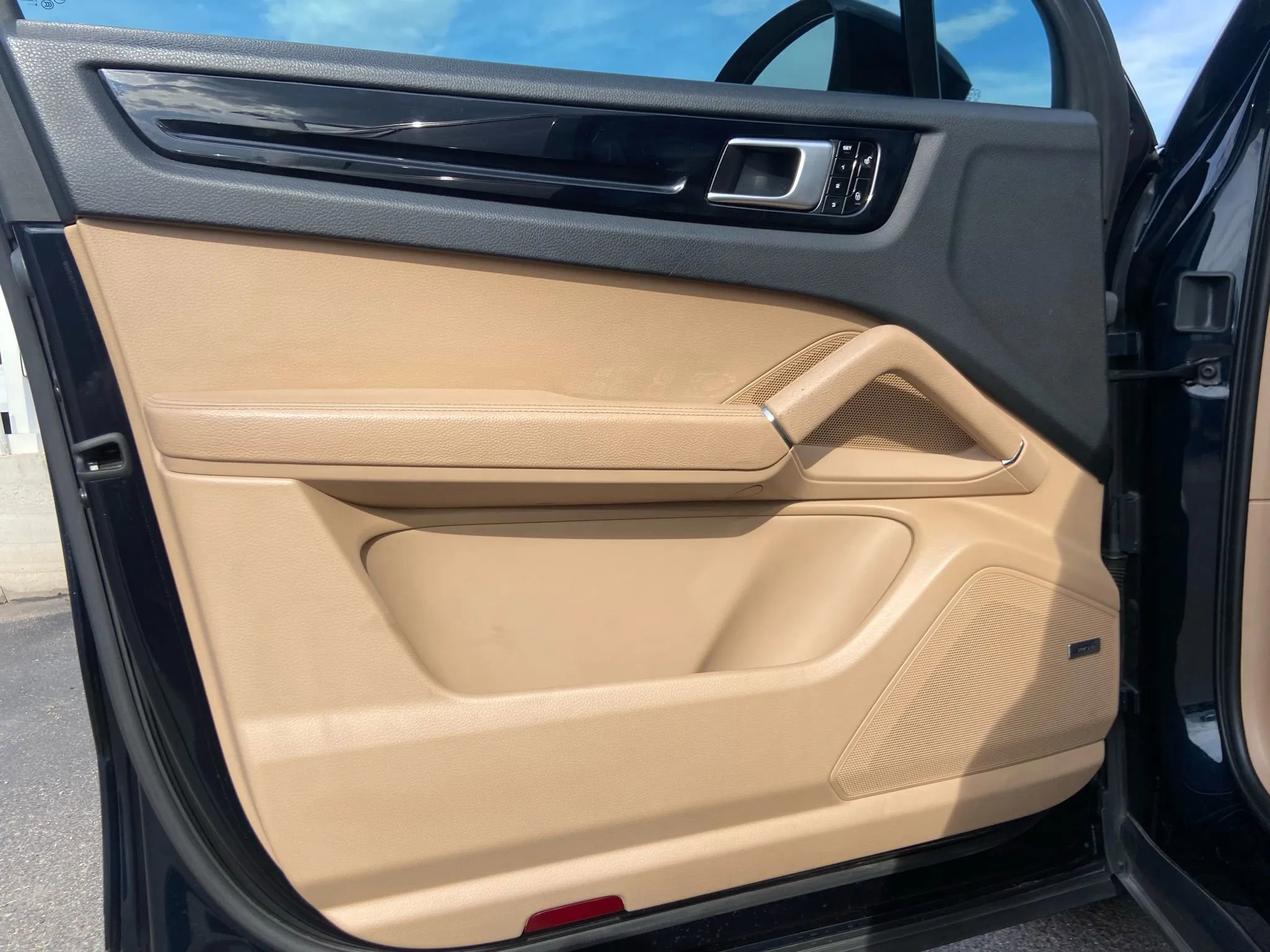 Used 2019 Porsche Cayenne Sport Utility 4D image 15