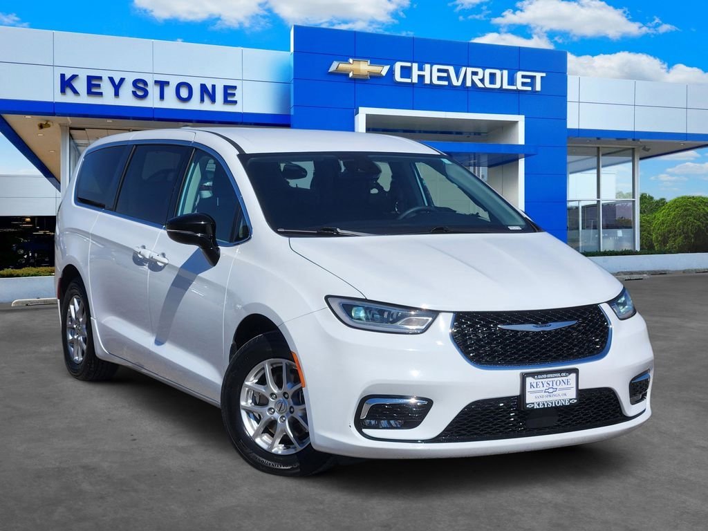 Used 2024 Chrysler Pacifica Touring-L image 1