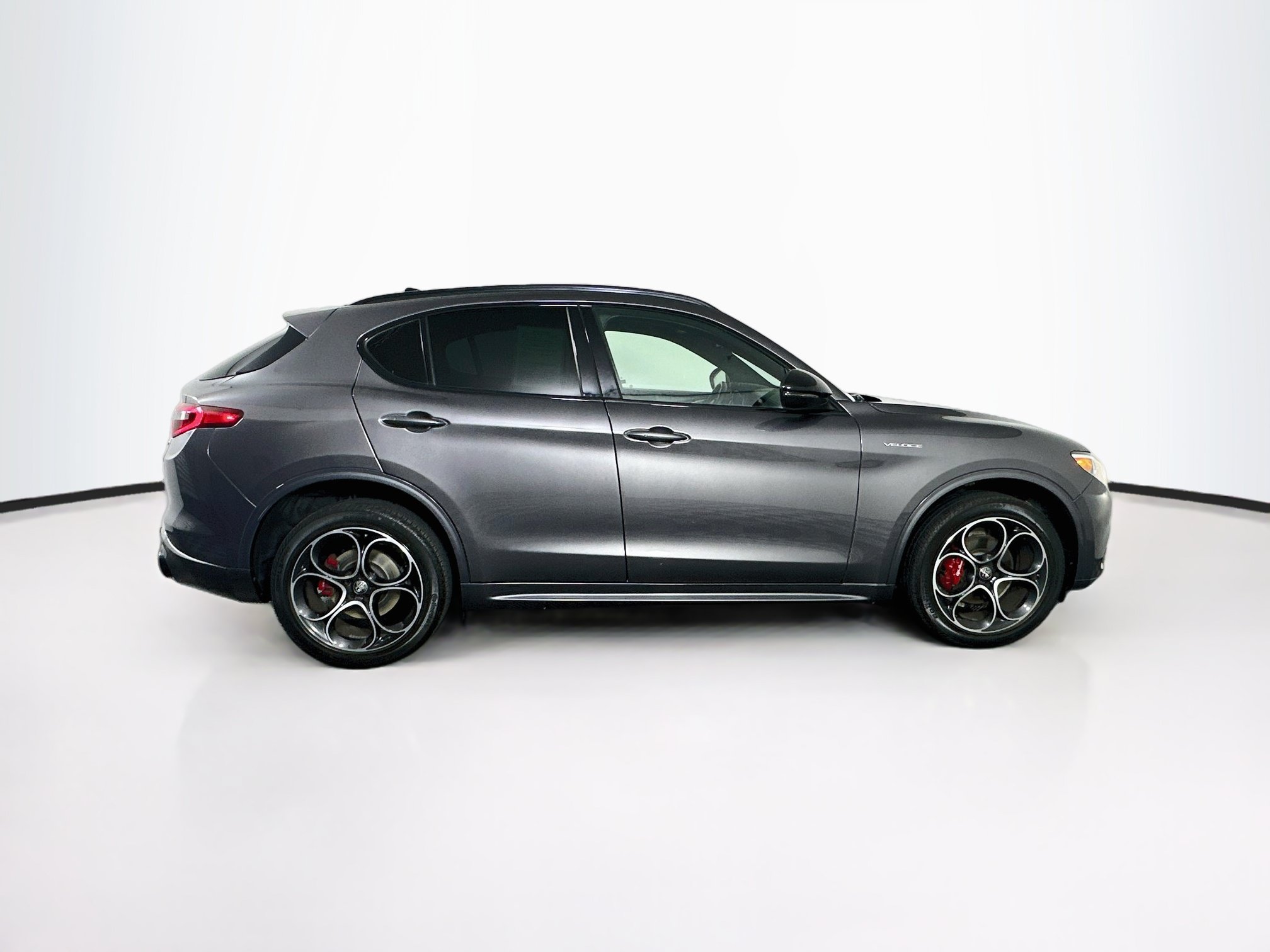 Used 2023 Alfa Romeo Stelvio Veloce AWD/4WD image 10