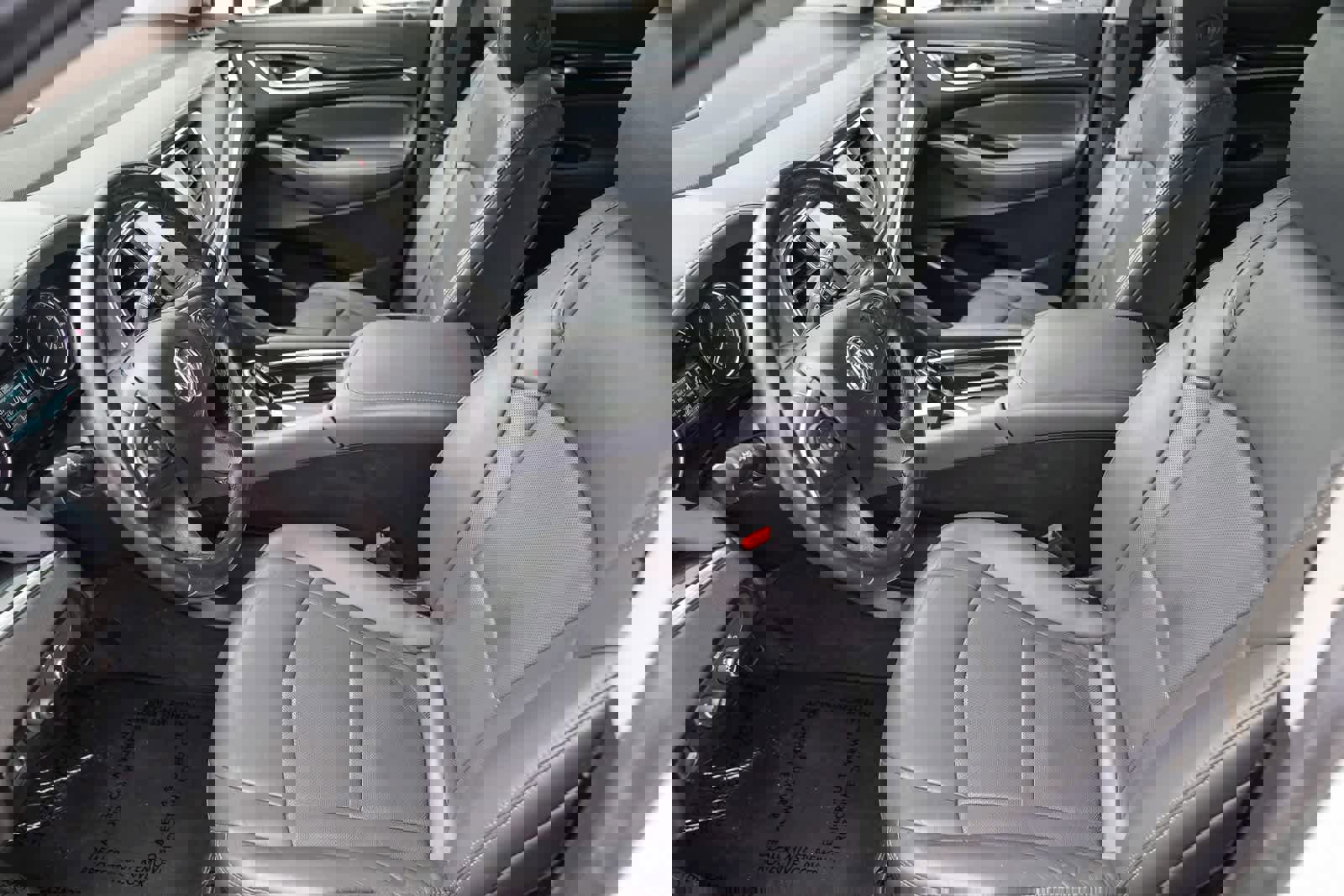 Used 2018 Buick Enclave Essence image 18