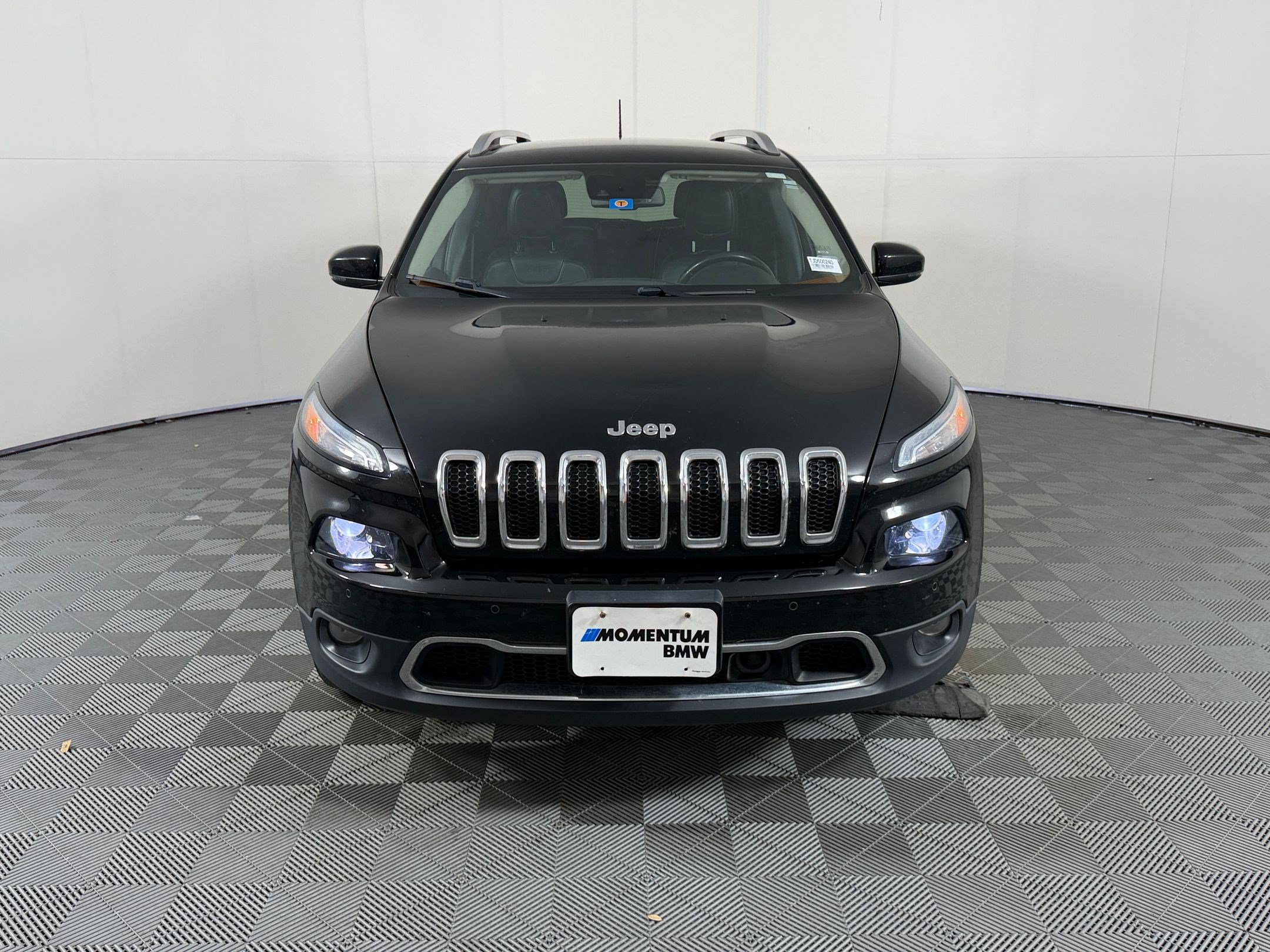 Used 2018 Jeep Cherokee Limited w/ Technology Group AWD/4WD image 6