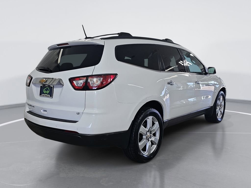 Used 2017 Chevrolet Traverse LT w/ Style and Technology Package image 3