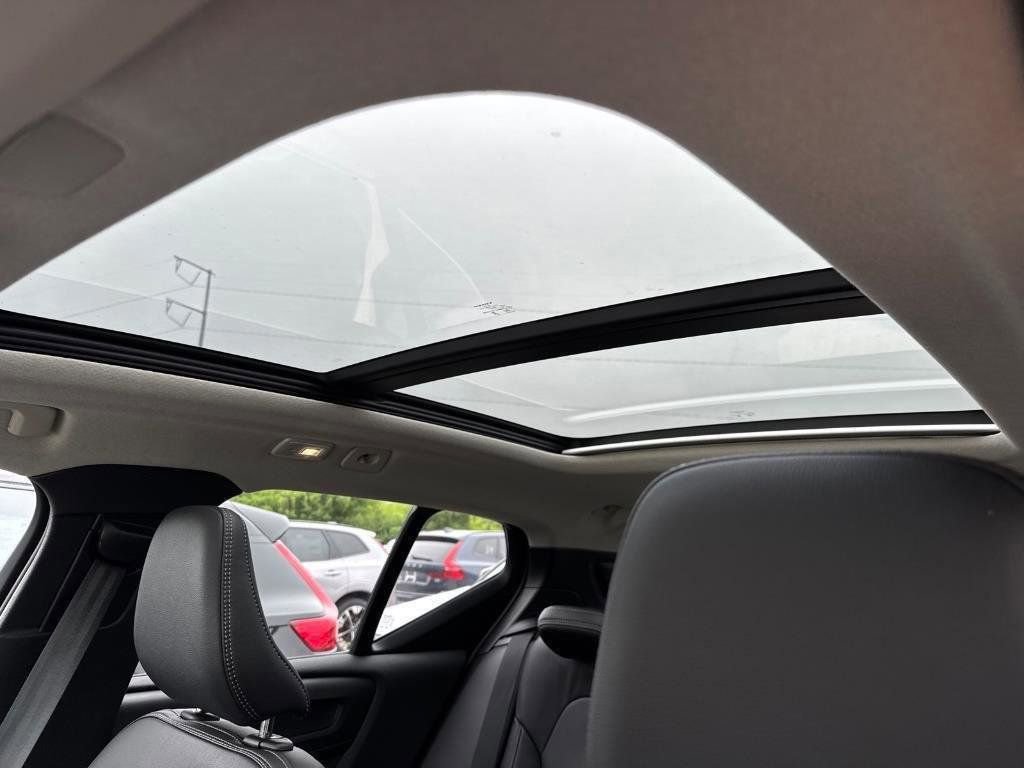 Used 2026 Volvo XC40 B5 Plus w/ Climate Package image 4