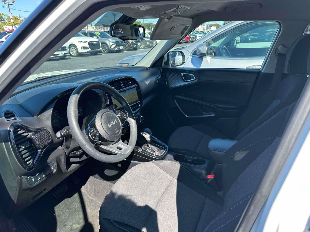 Used 2022 Kia Soul S FWD image 13