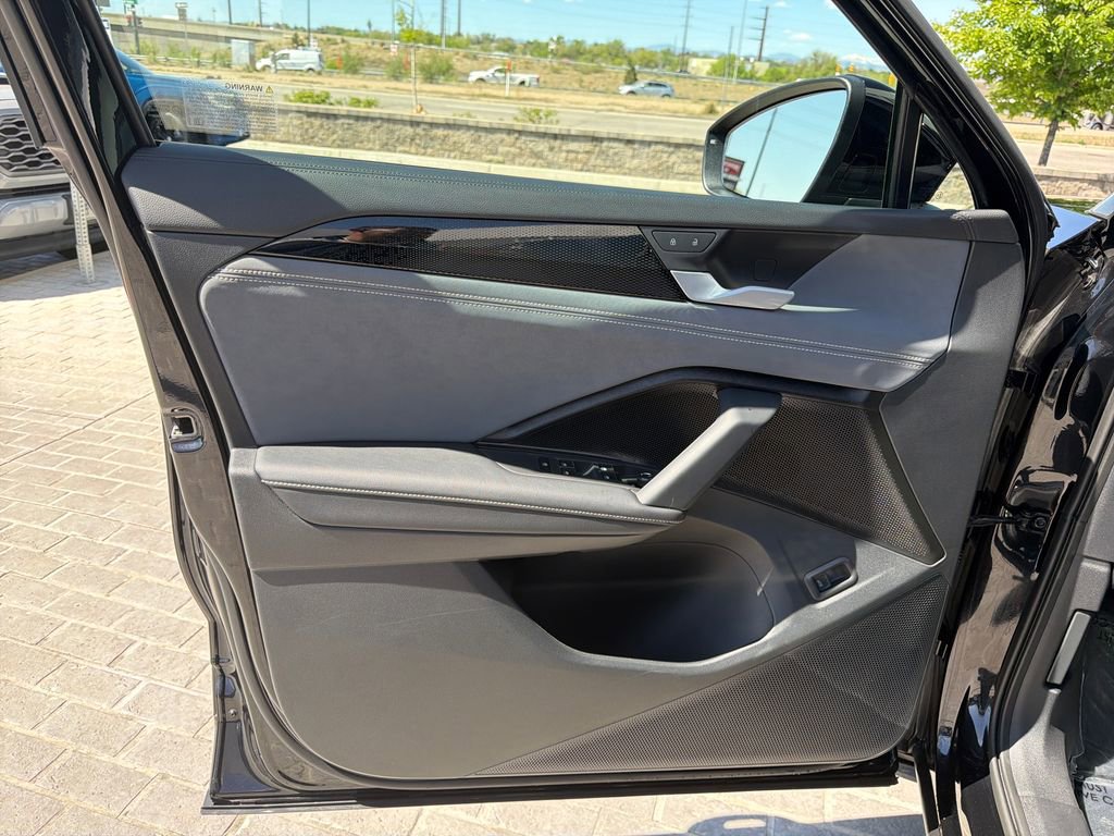 Certified 2025 Volkswagen Tiguan SE AWD/4WD image 12