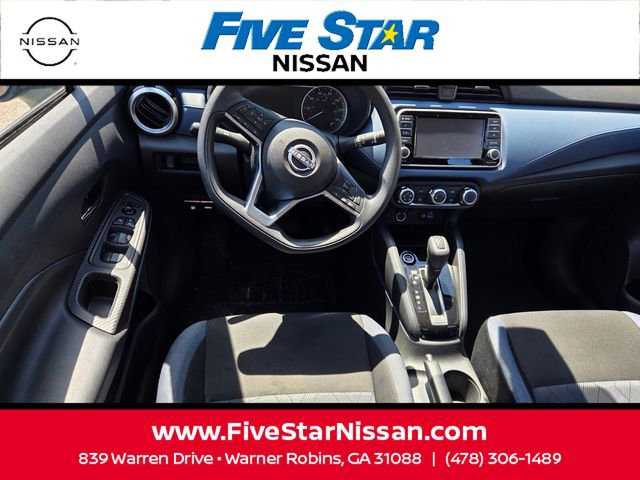 Used 2025 Nissan Versa SV image 8