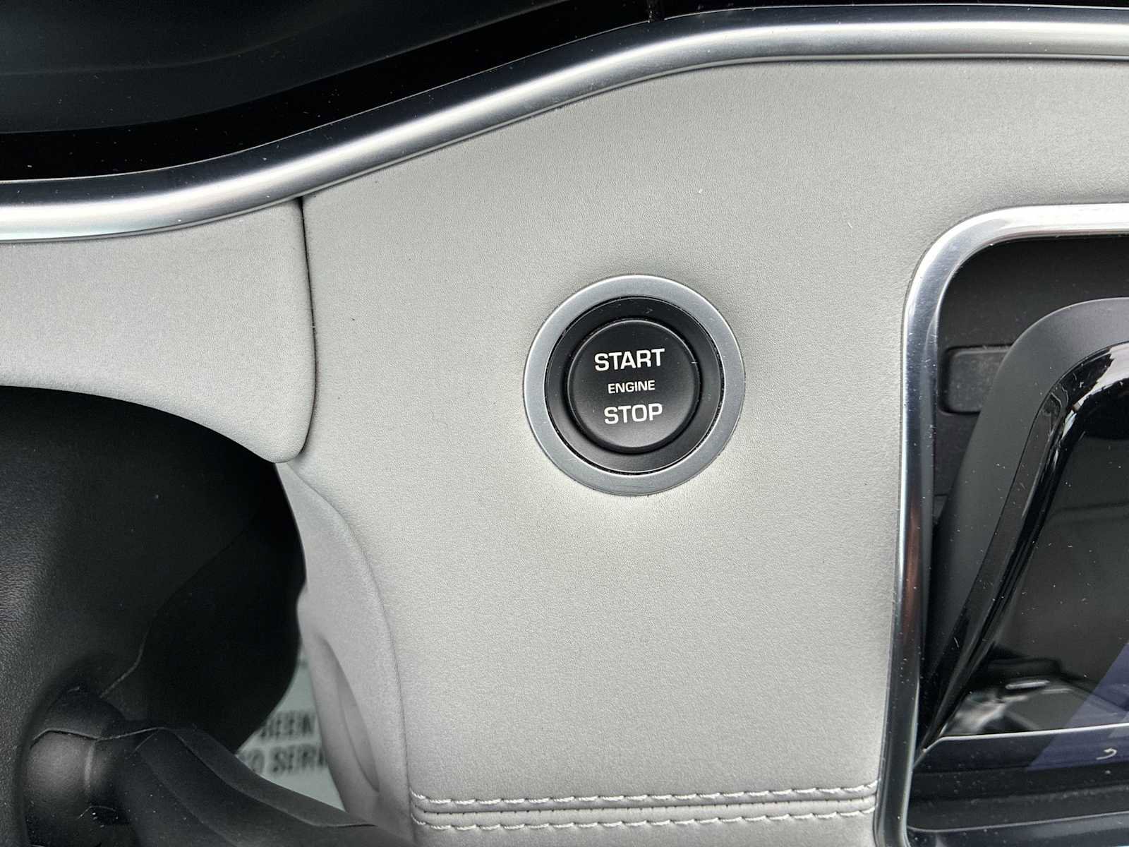 Used 2020 Land Rover Range Rover Evoque SE image 16