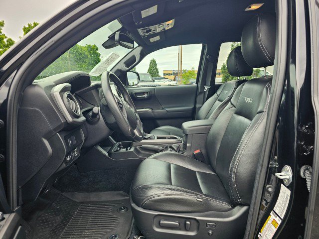 Used 2021 Toyota Tacoma TRD Off-Road w/ Technology Package AWD/4WD image 24