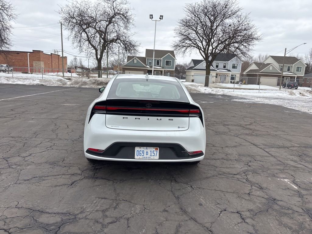Used 2025 Toyota Prius LE image 7