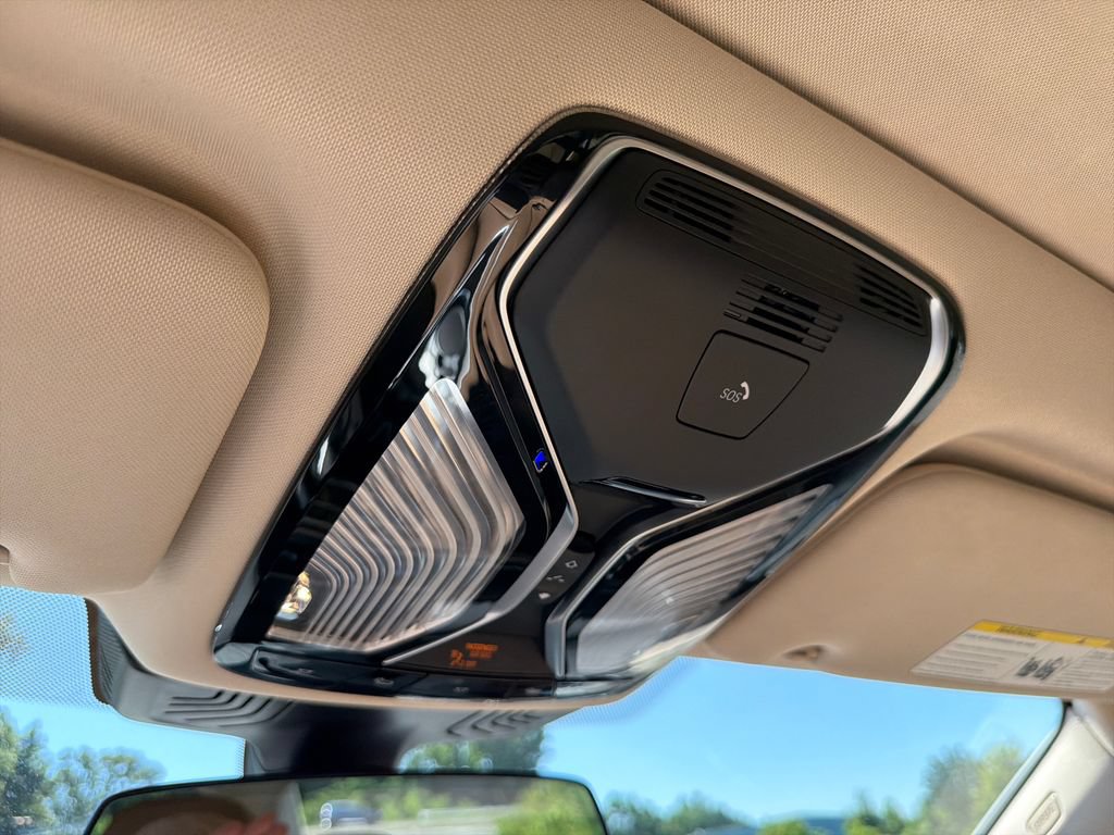 Used 2022 BMW 740i w/ Premium Package RWD image 31
