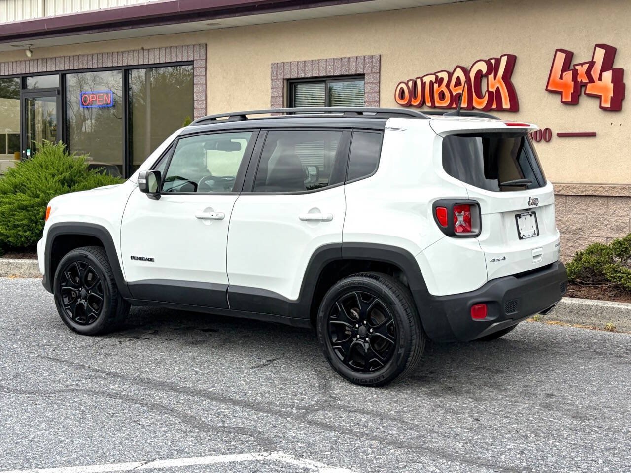 Used 2019 Jeep Renegade Limited AWD/4WD image 5